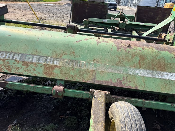 john-deere-220-image-19