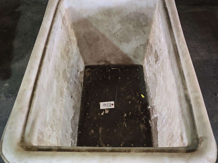 poly-bin-on-casters-image-2