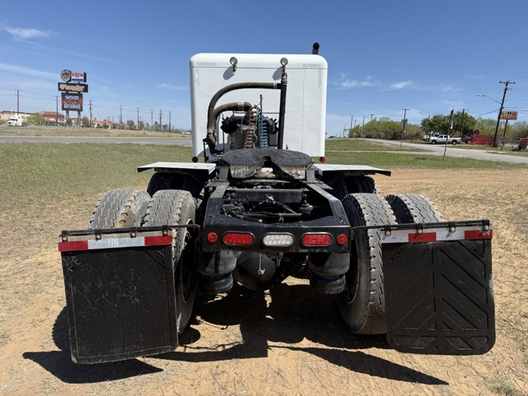 2018-peterbilt-567-image-6