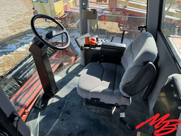 hesston-8450-image-21