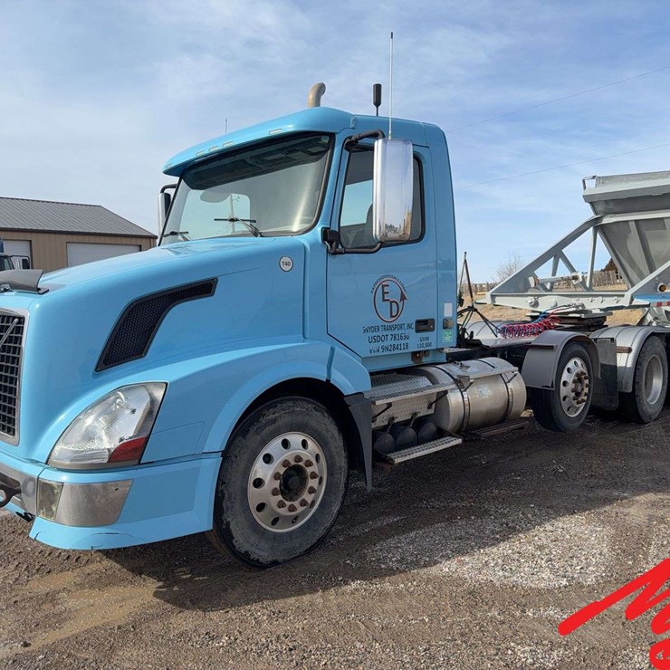2009 Volvo VNL Semi Truck, 367,285 Miles