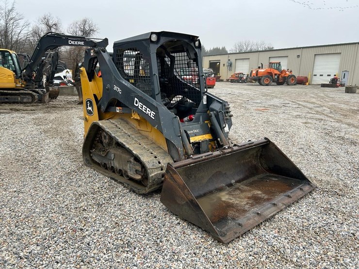 2020-deere-317g-image-6