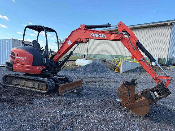 2018-kubota-kx040-image-3