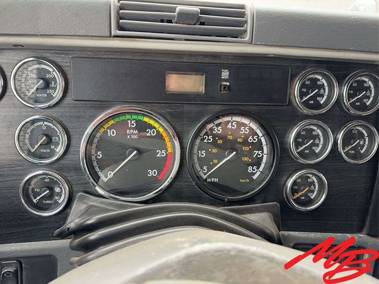 2005-freightliner-columbia-120-image-19