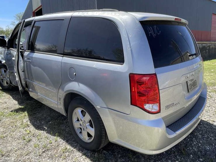 2012-dodge-grand-caravan-image-2