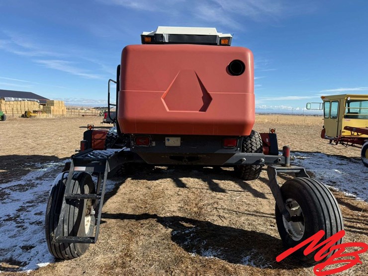 hesston-8450-image-12