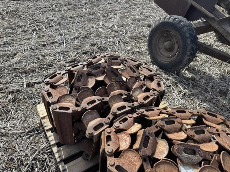 loegering-skidsteer-tracks---off-site-image-3