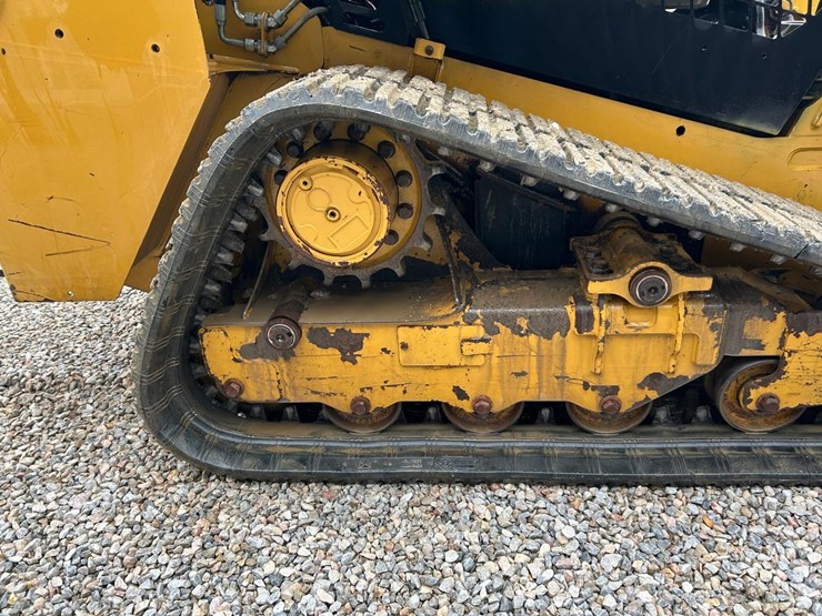 2015-caterpillar-249d-image-15