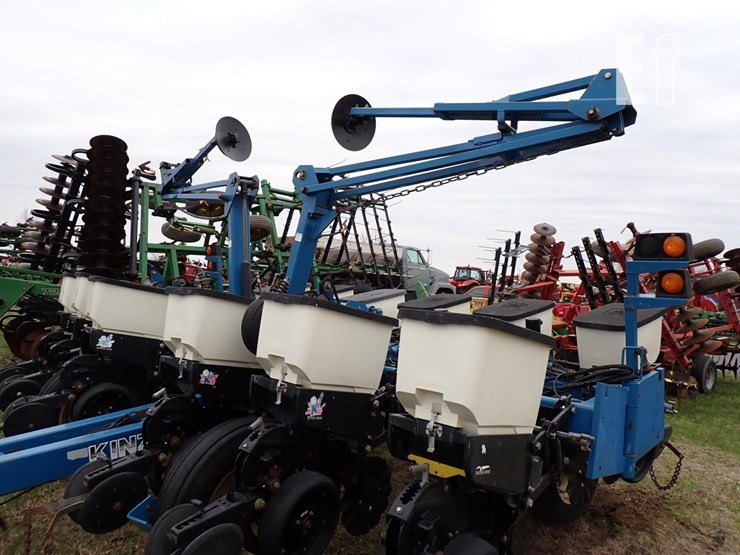 kinze-2300-image-13