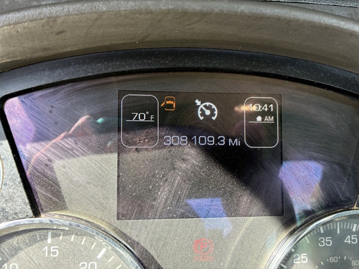 2019-kenworth-t880-image-14