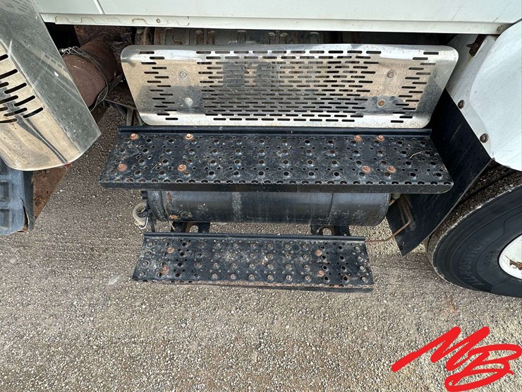 2008-international-7400-image-27