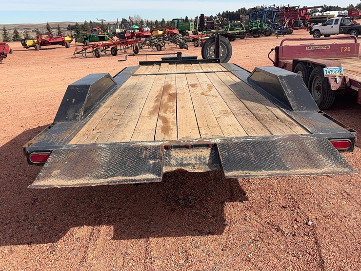 2018-titan-trailer-image-5