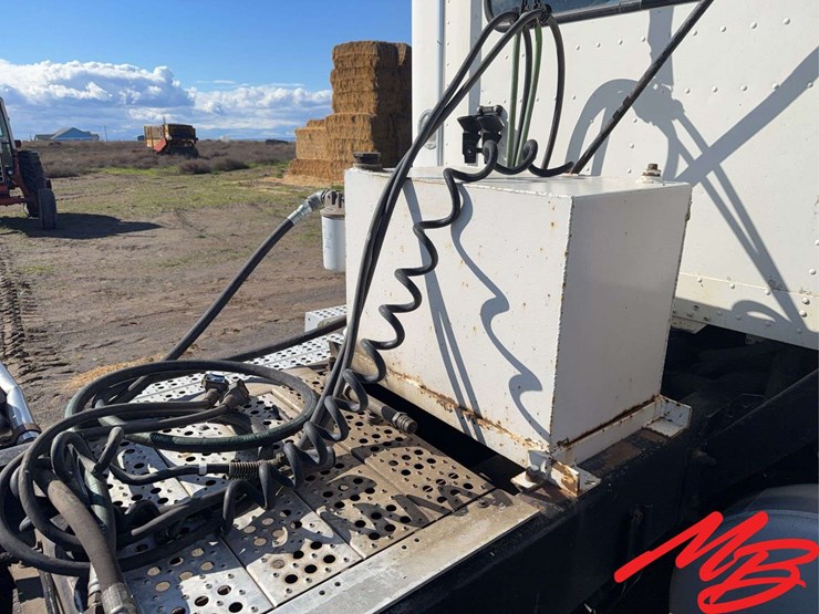 1997-freightliner-fld120-image-14