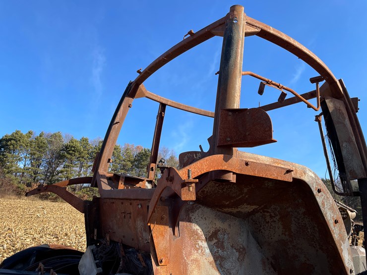 new-holland-t8030-image-38