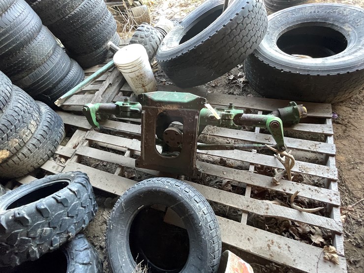 #6082-•-john-deere-front-axle-for-wide-front-image-4