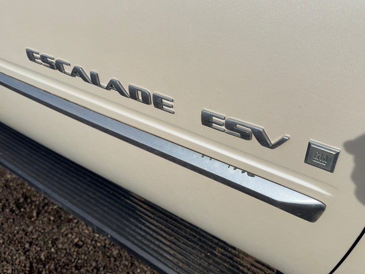 2008-cadillac-escalade-image-9