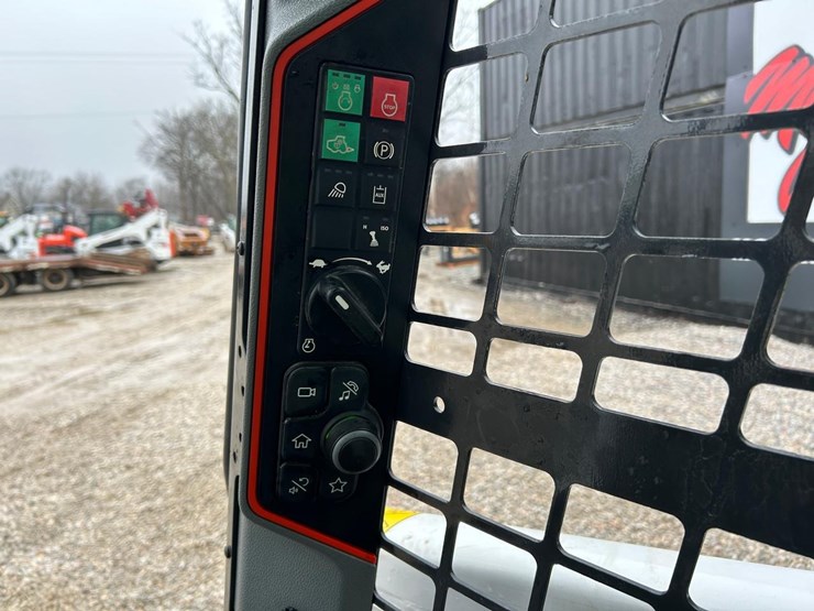 2022-bobcat-t76-image-21