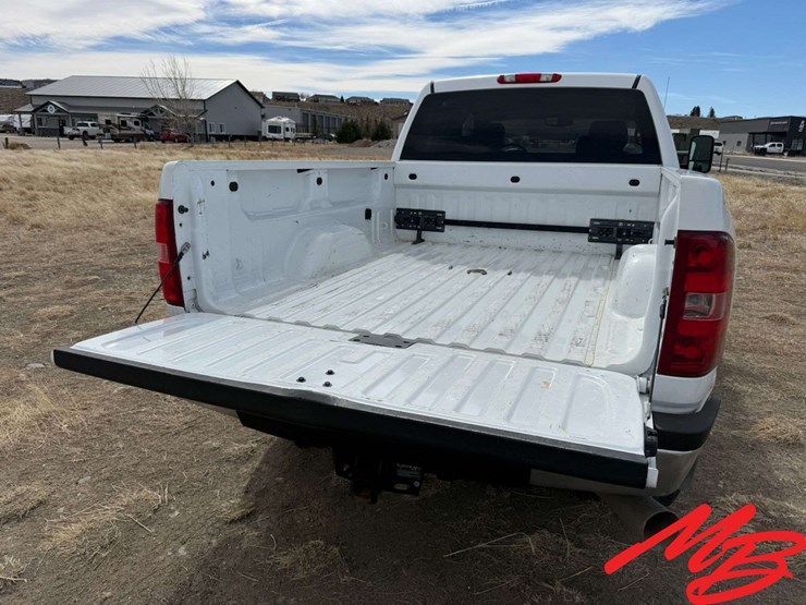 2014-chevrolet-silverado-2500-image-32