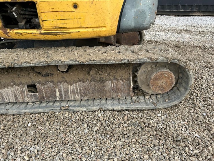 komatsu-pc35mr-2-image-16