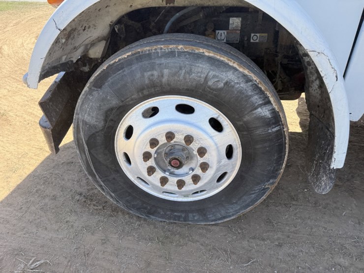 2013-peterbilt-367-image-12