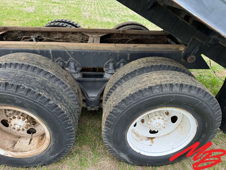 peterbilt-362-image-18