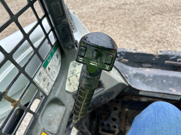 2022-bobcat-t550-image-24