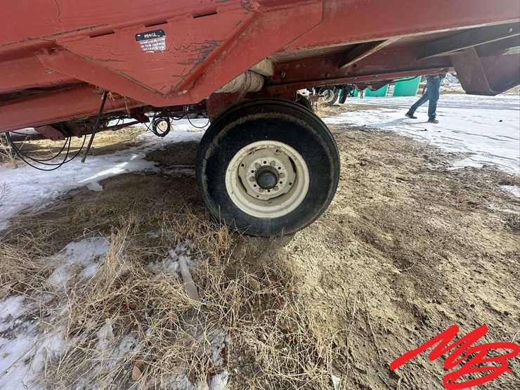 hesston-4900-image-135