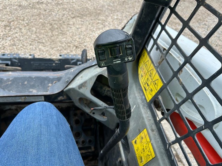 2022-bobcat-t550-image-21