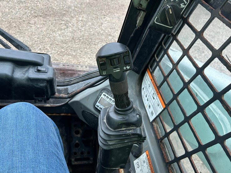 2017-bobcat-s650-image-20