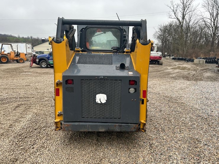 2020-deere-318g-image-3