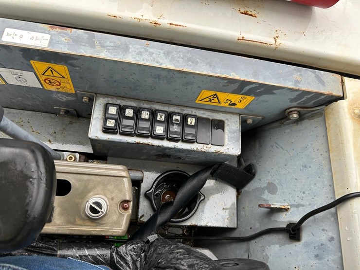 2015-takeuchi-tb260-image-24