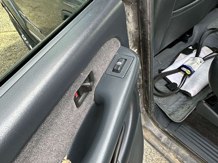 2002-gmc-2500-image-28