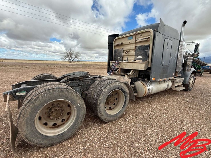 1999-freightliner-fld120-image-4