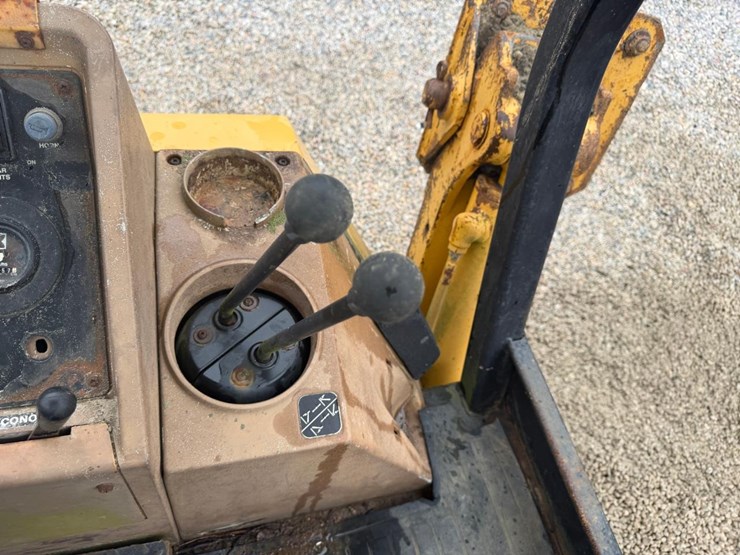 john-deere-310d-image-23