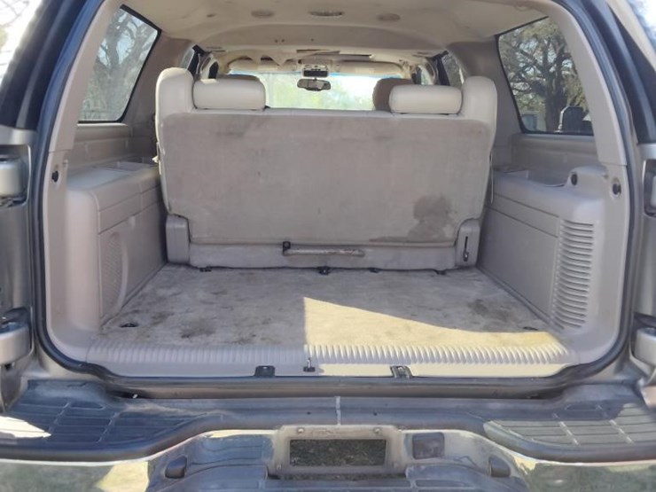 2003-chevrolet-suburban-image-6
