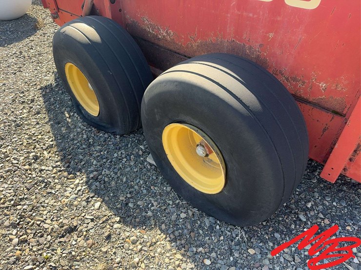 new-holland-195-image-5