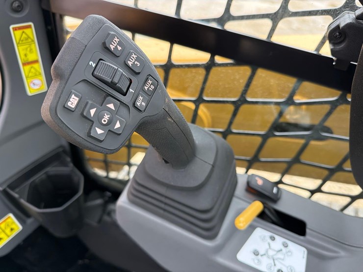 2025-caterpillar-255-image-19