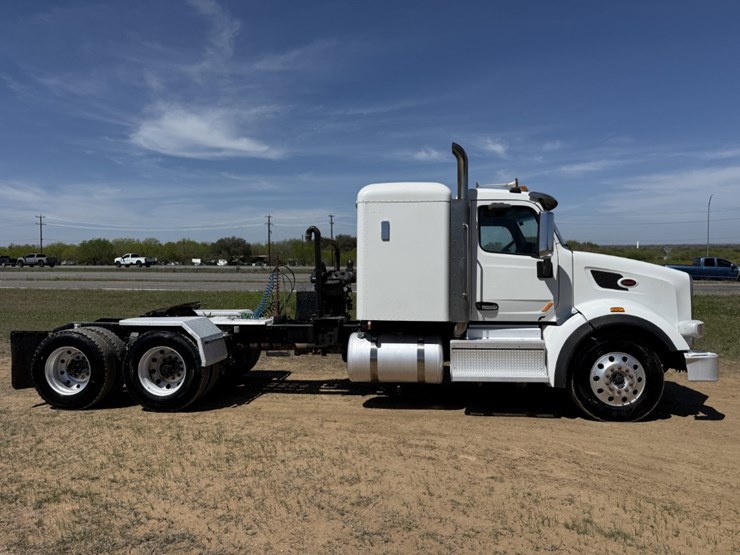 2018-peterbilt-567-image-4