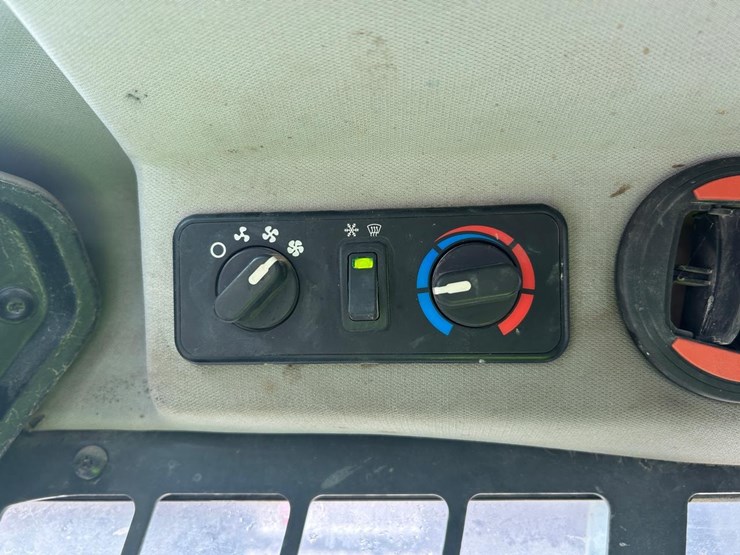 2020-bobcat-t76-image-24