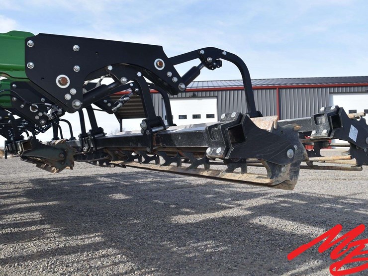 2019-john-deere-2660vt-image-38