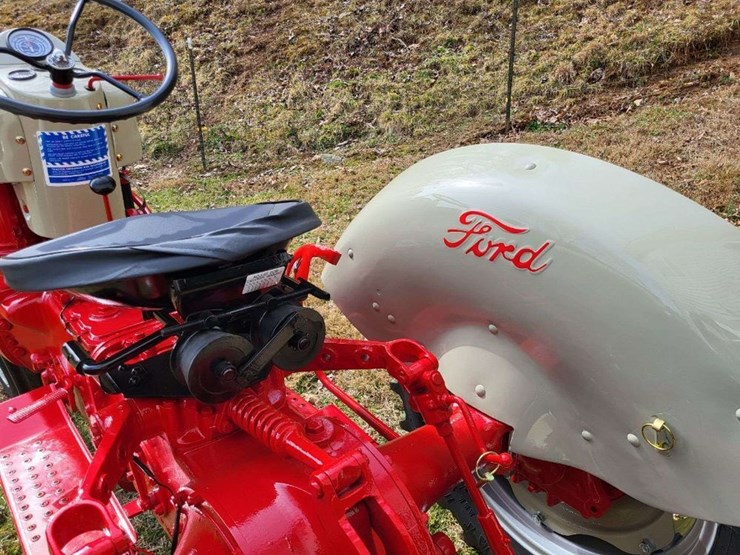 1955-ford-740-image-10