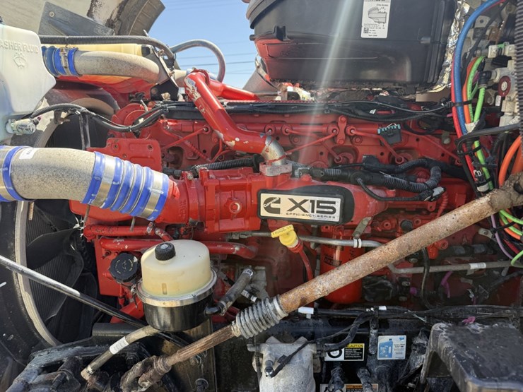 2018-peterbilt-567-image-9