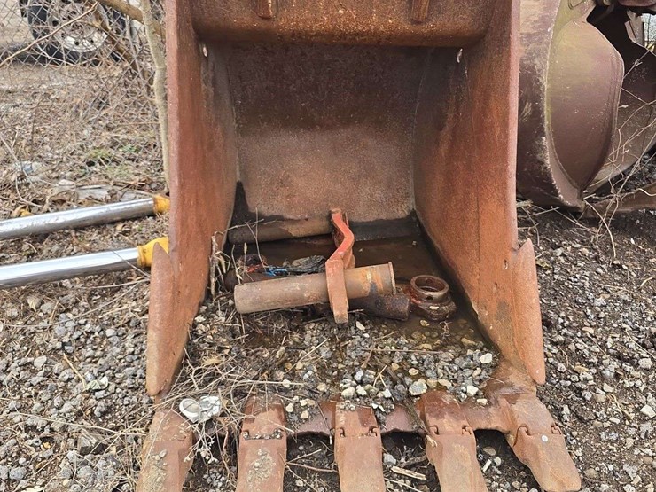 42''-excavator-bucket,-60''-deep-image-2