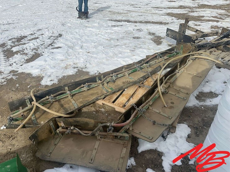 john-deere-220-image-15