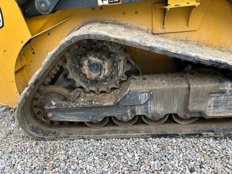 2020-deere-317g-image-14