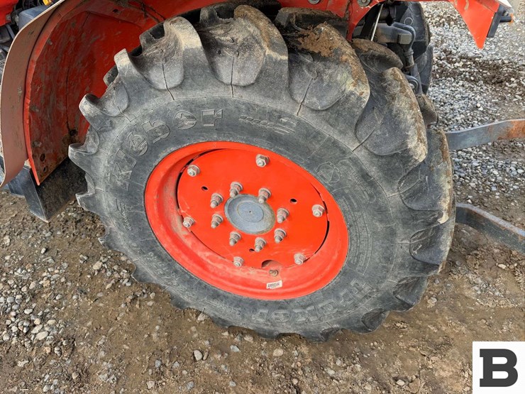 2014-kubota-m8540n-image-15