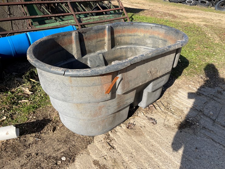 #6074-•-rubbermaid-poly-tank-image-1