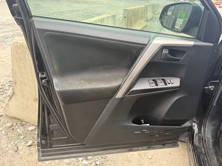 2018-toyota-rav4-image-31