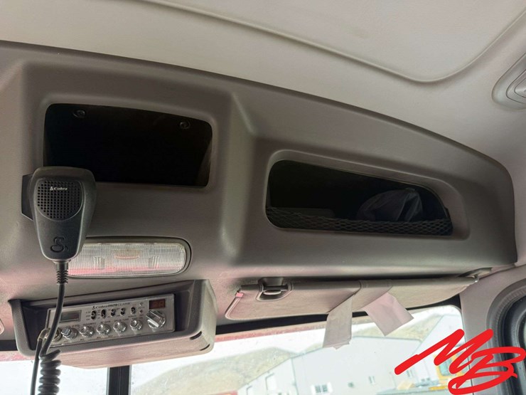 2013-peterbilt-388-image-54