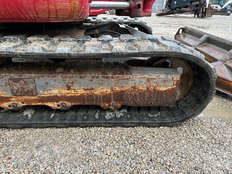 2015-takeuchi-tb260-image-14